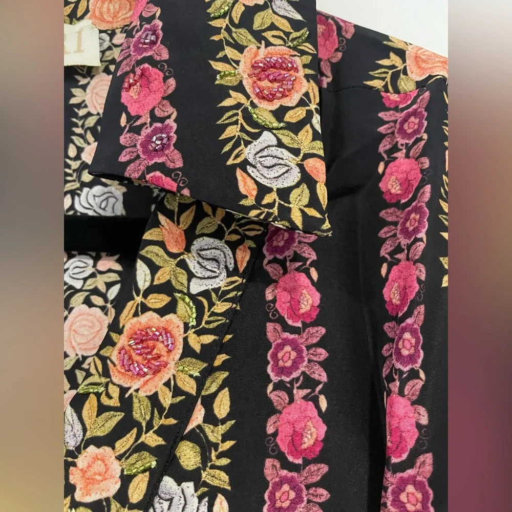 La Fuori Kesa Printed Top with Beading NWT size M - Picture 3 of 5
